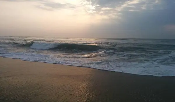 Featured Image of Akkarai Beach